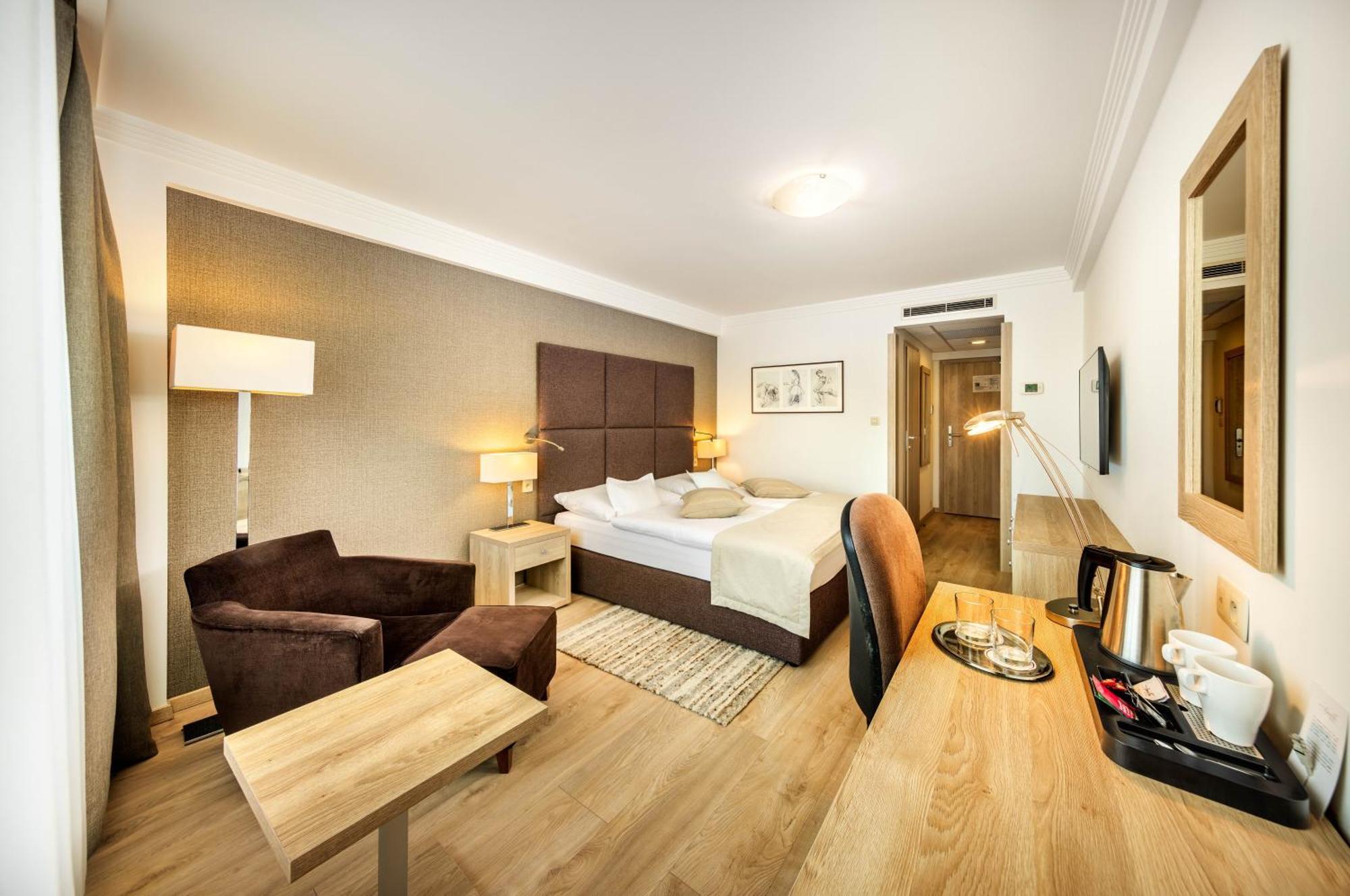 Apollo Hotel Bratislava Exterior photo